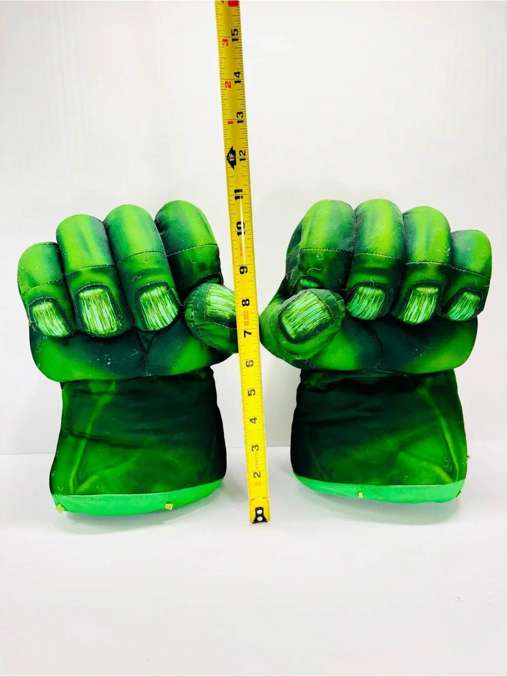 2008 Hasbro Marvel Incredible Hulk Smash Hands Fists Gloves Sound Tested Works